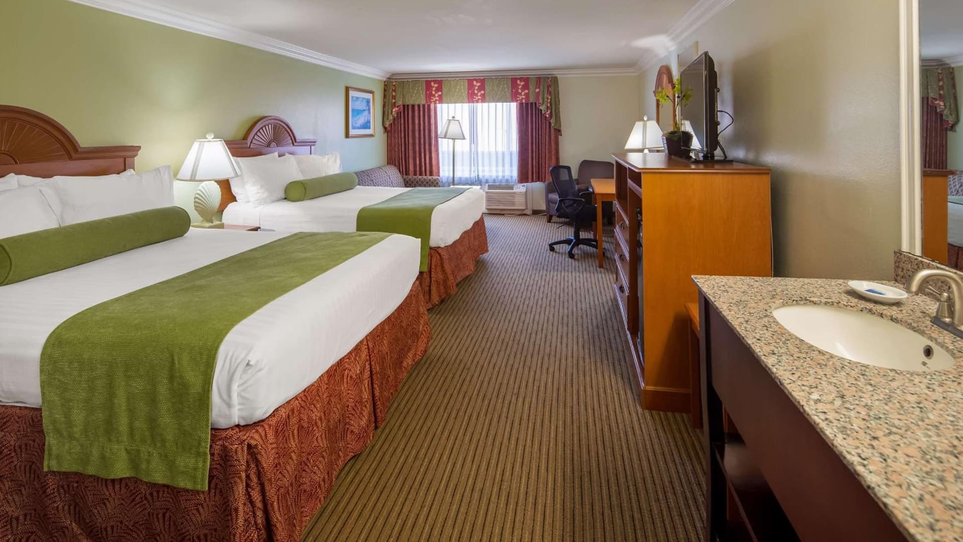 Best Western Harbour Inn & Suites Huntington - Sunset Beach gallery photo in Huntington Beach, CA — image 8