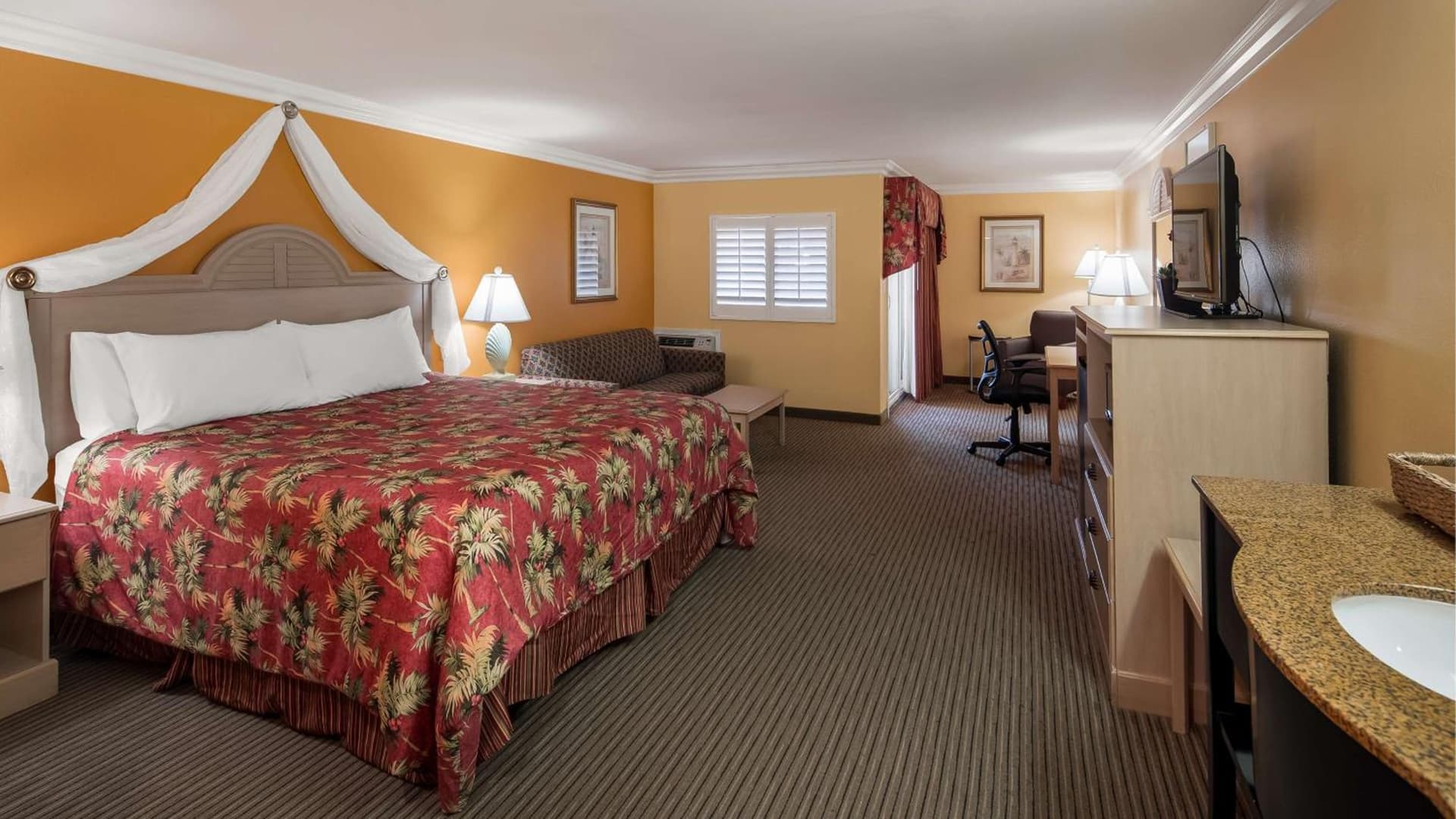 Best Western Harbour Inn & Suites Huntington - Sunset Beach gallery photo in Huntington Beach, CA — image 10