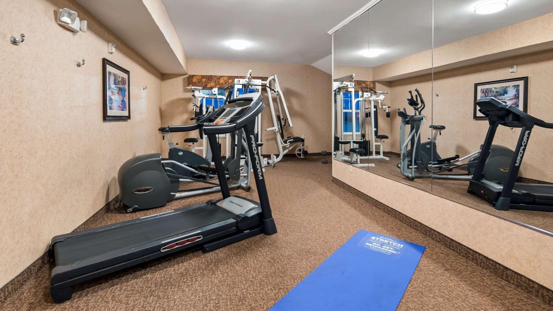 Best Western I-5 Inn & Suites interior in Lodi, CA — gallery photo 2