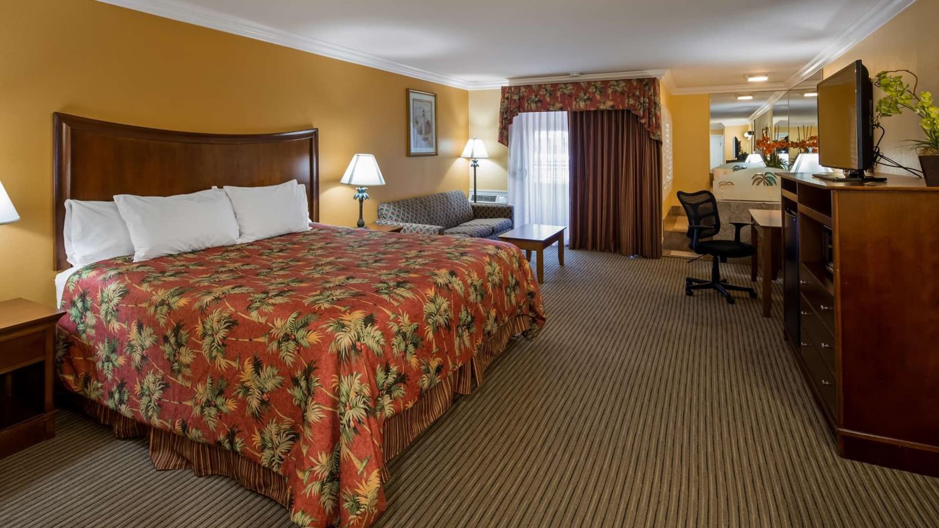 Best Western Harbour Inn & Suites Huntington - Sunset Beach gallery photo in Huntington Beach, CA — image 20