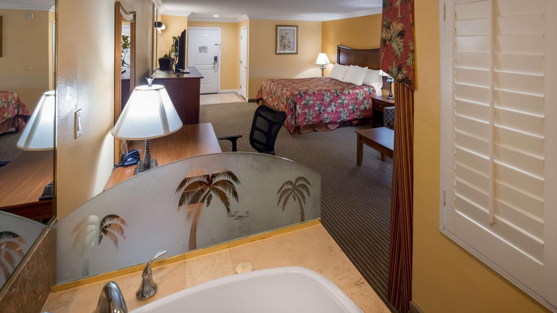 Best Western Harbour Inn & Suites Huntington - Sunset Beach gallery photo in Huntington Beach, CA — image 4