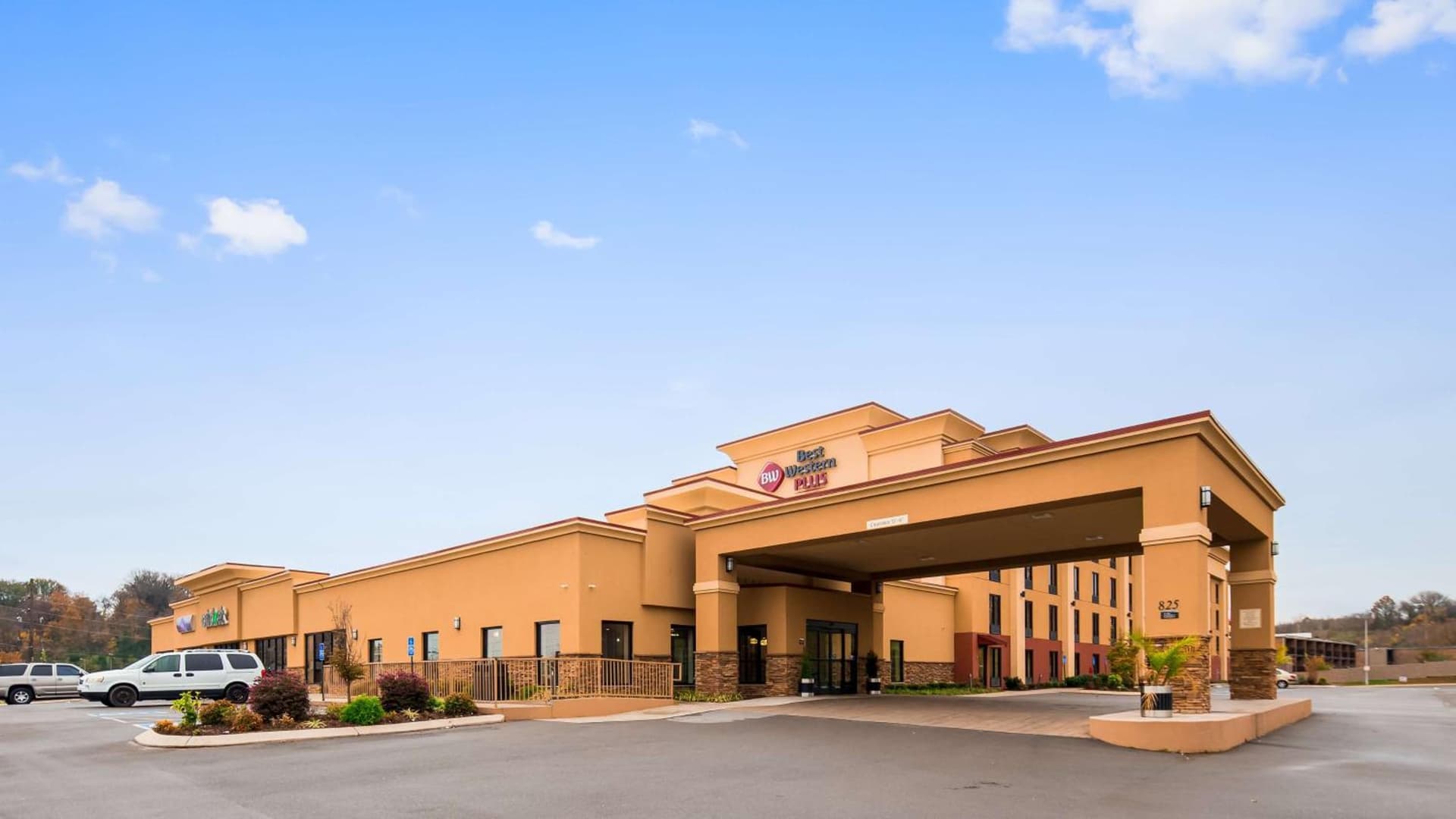 Best Western Plus Sunrise Inn featured exterior or lobby in Nashville, TN — similar hotel