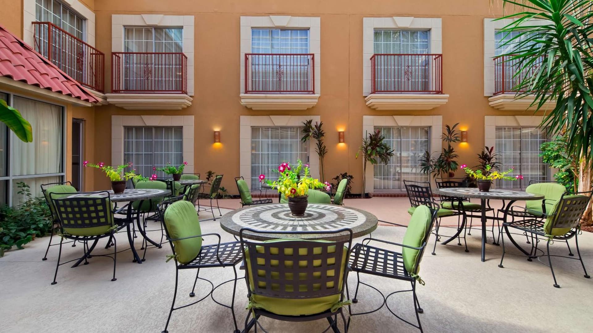 Best Western Plus Atrium Inn interior in Schertz, TX — gallery photo 2
