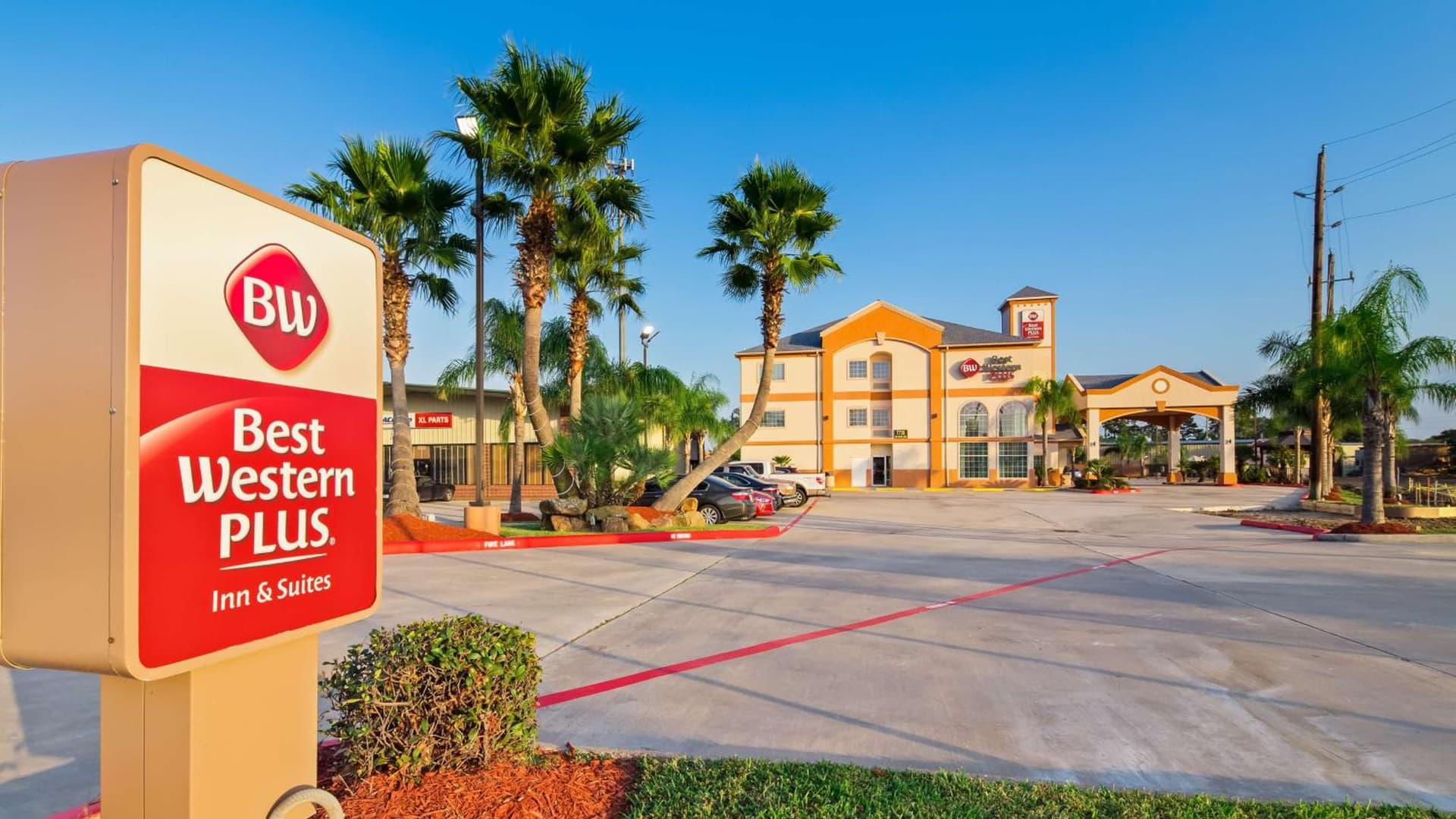 Best Western Plus Houston Atascocita Inn & Suites interior in Humble, TX — gallery photo 2