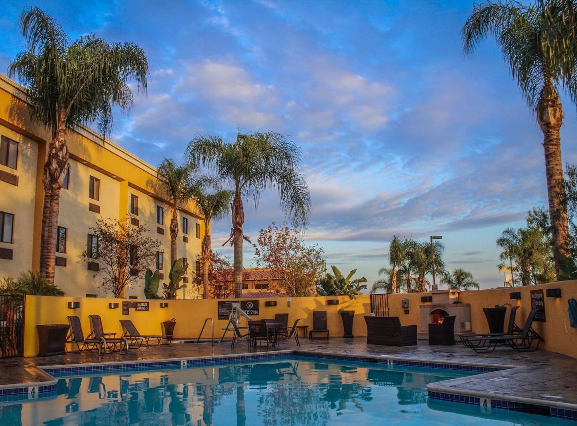 Best Western Plus Arrowhead Hotel interior in Colton, CA — gallery photo 2