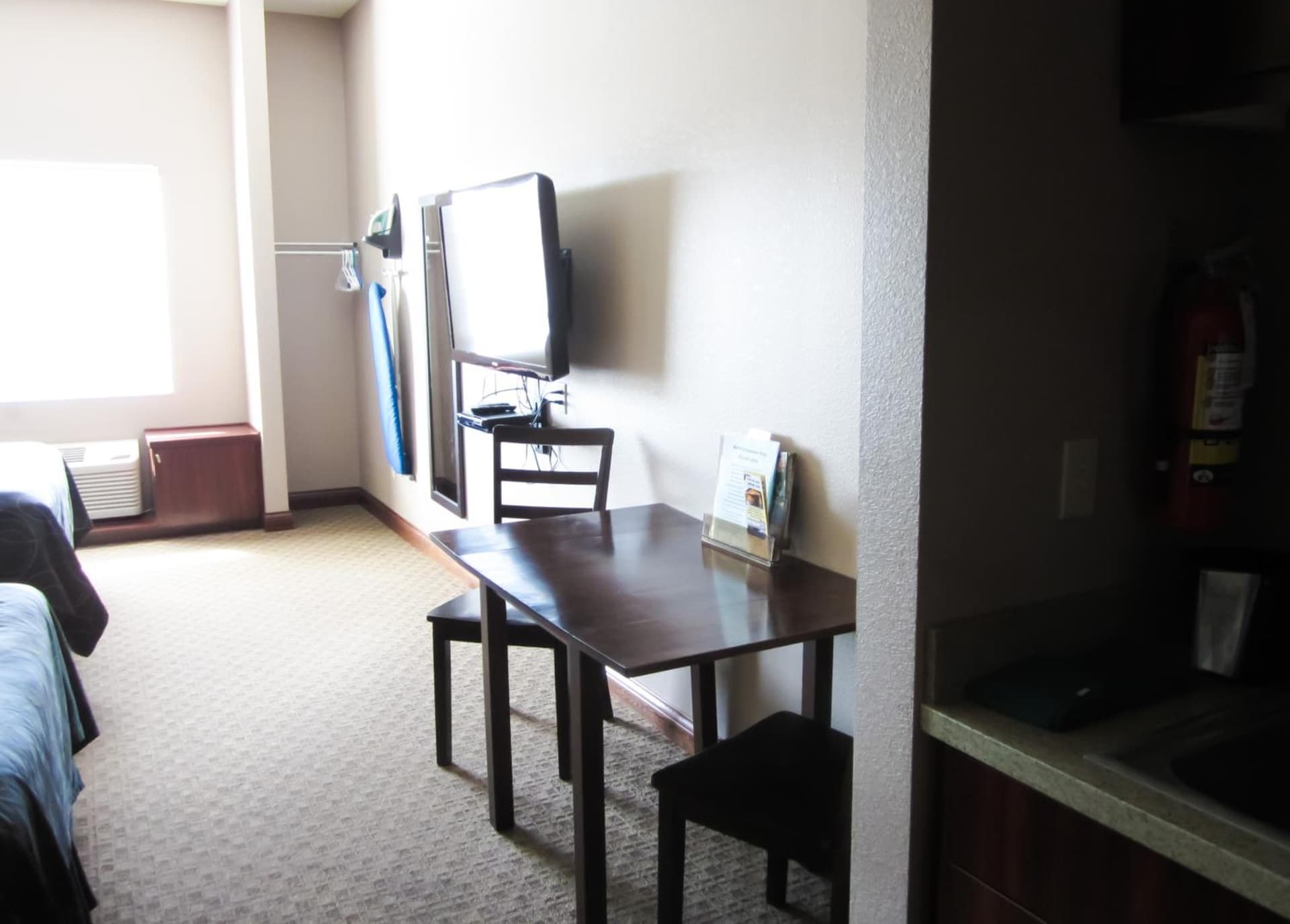 Bell's Extended Stay and Suites property views in Saint Robert, MO — gallery photo 3