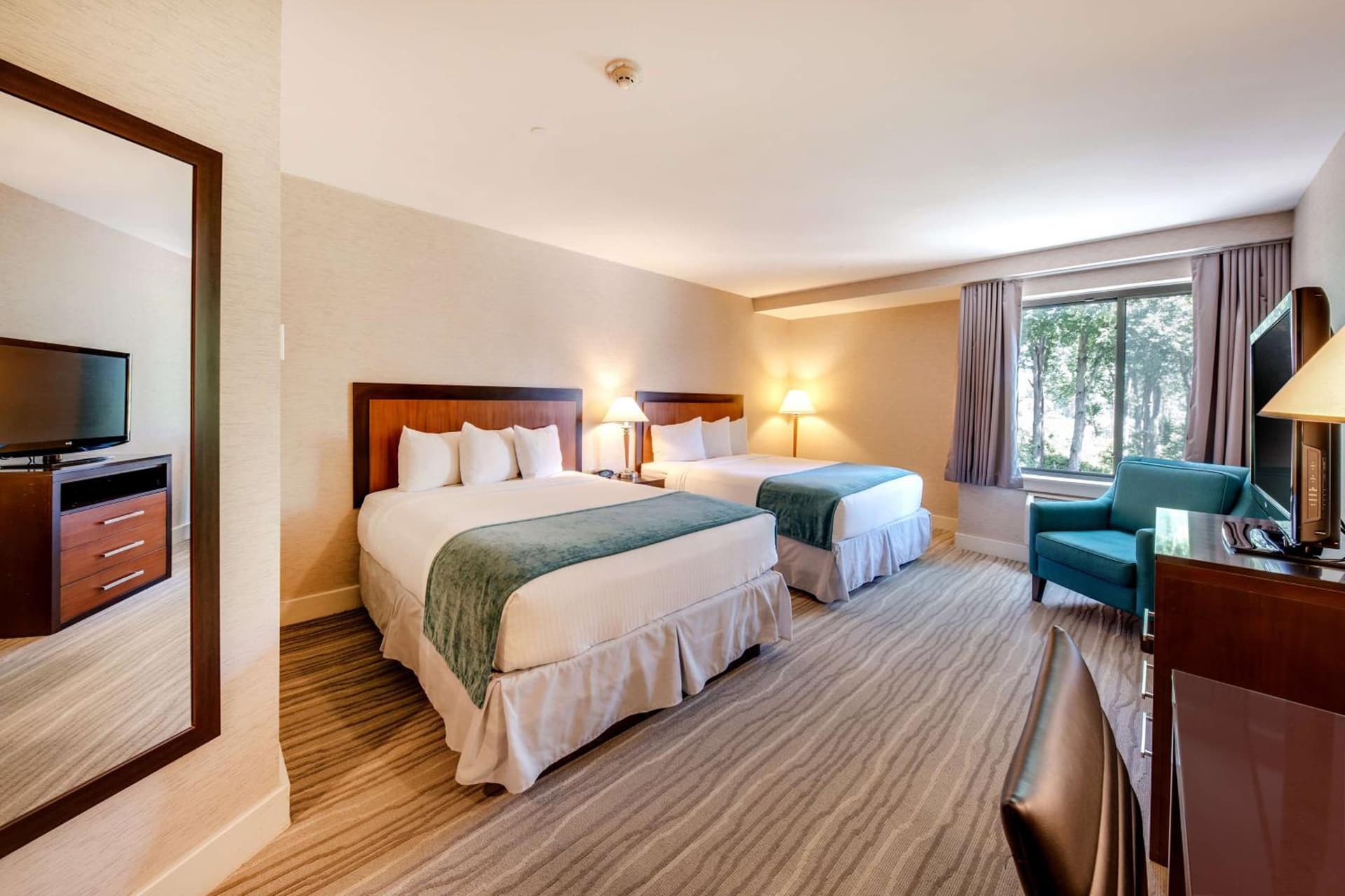 Heritage Hotel, Golf & Conference Center interior in Southbury, CT — gallery photo 2