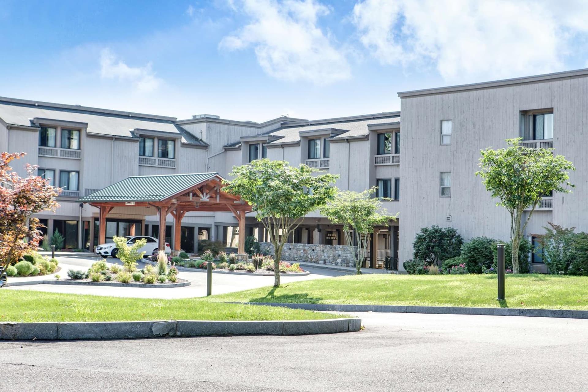 Heritage Hotel, Golf & Conference Center featured exterior or lobby in Southbury, CT — similar hotel