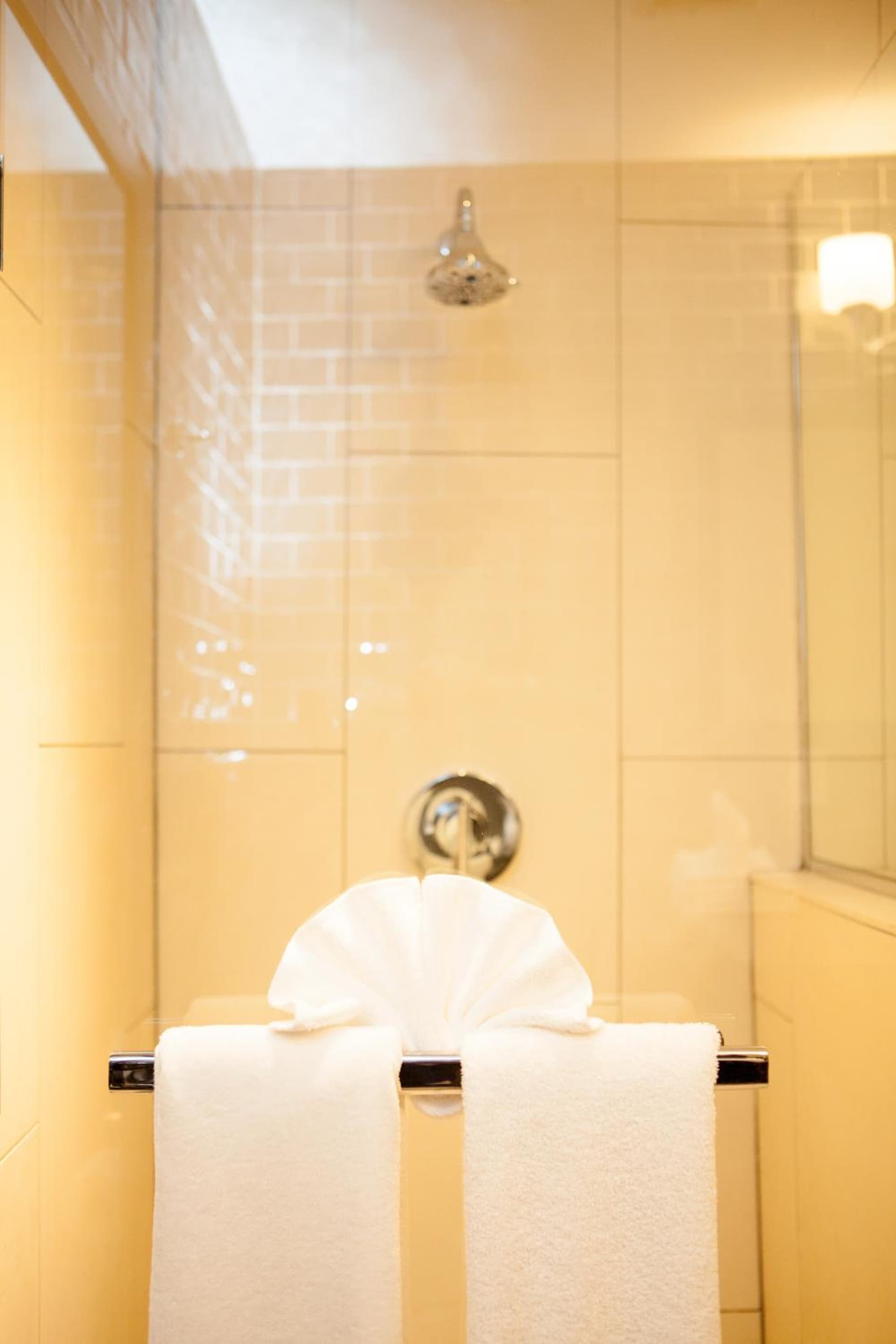 Ravel Hotel Trademark Collection by Wyndham gallery photo in Queens, NY — image 43