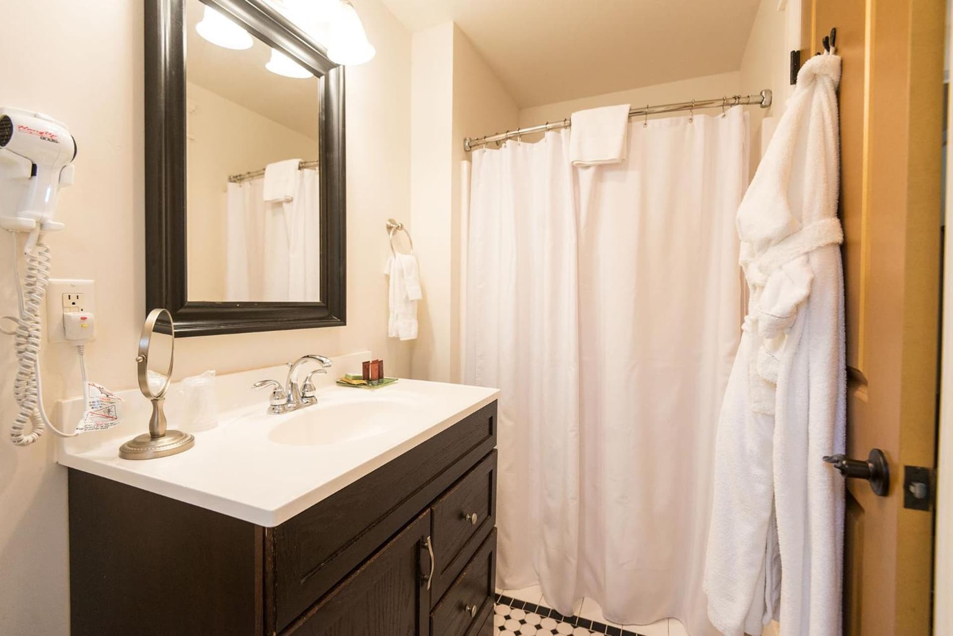 Camas Boutique Hotel gallery photo in Camas, WA — image 94