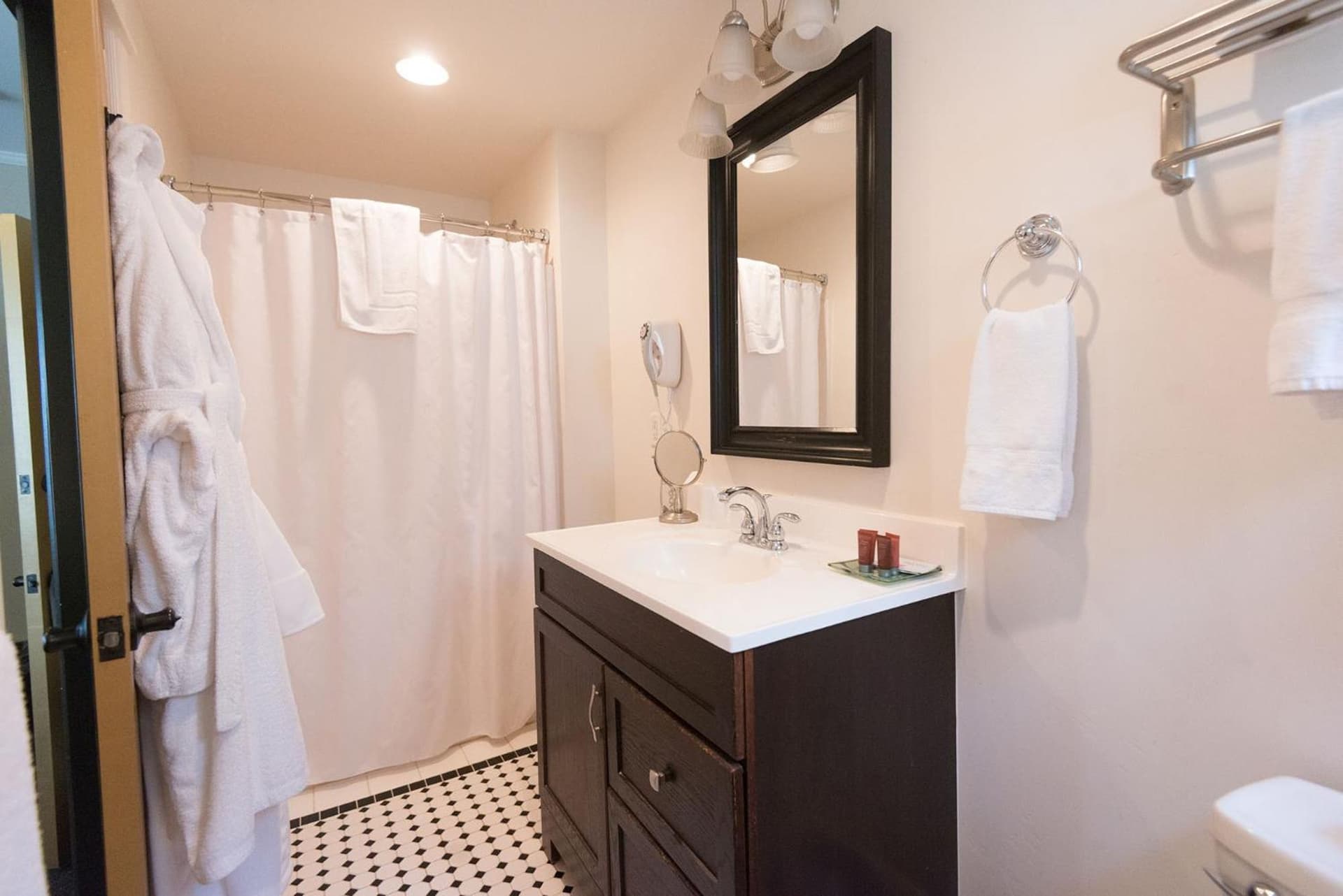 Camas Boutique Hotel gallery photo in Camas, WA — image 100