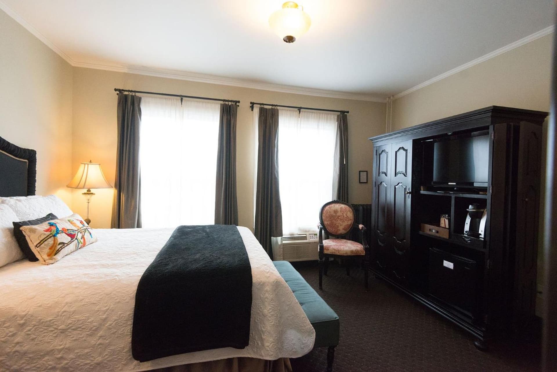 Camas Boutique Hotel gallery photo in Camas, WA — image 79