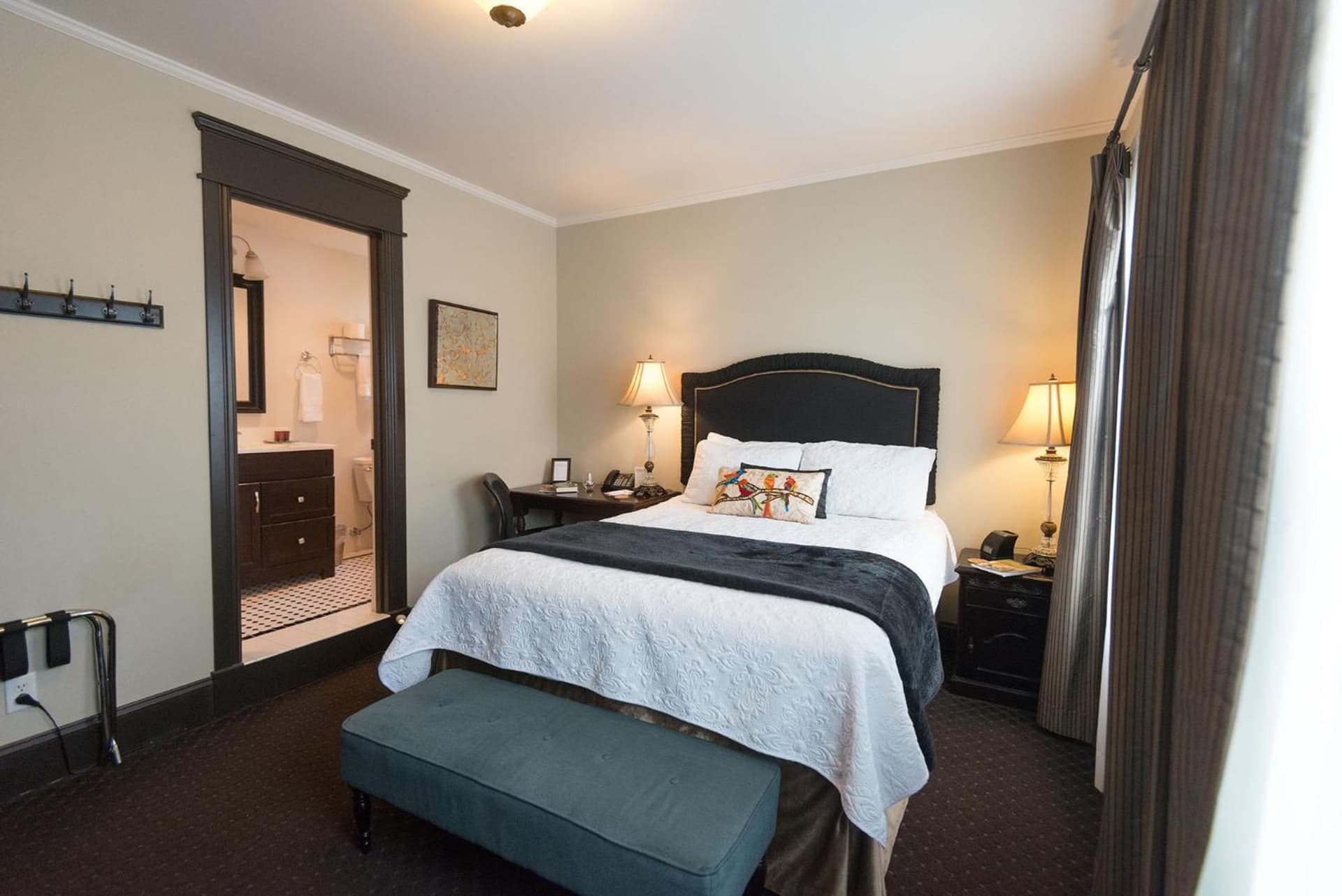 Camas Boutique Hotel gallery photo in Camas, WA — image 101