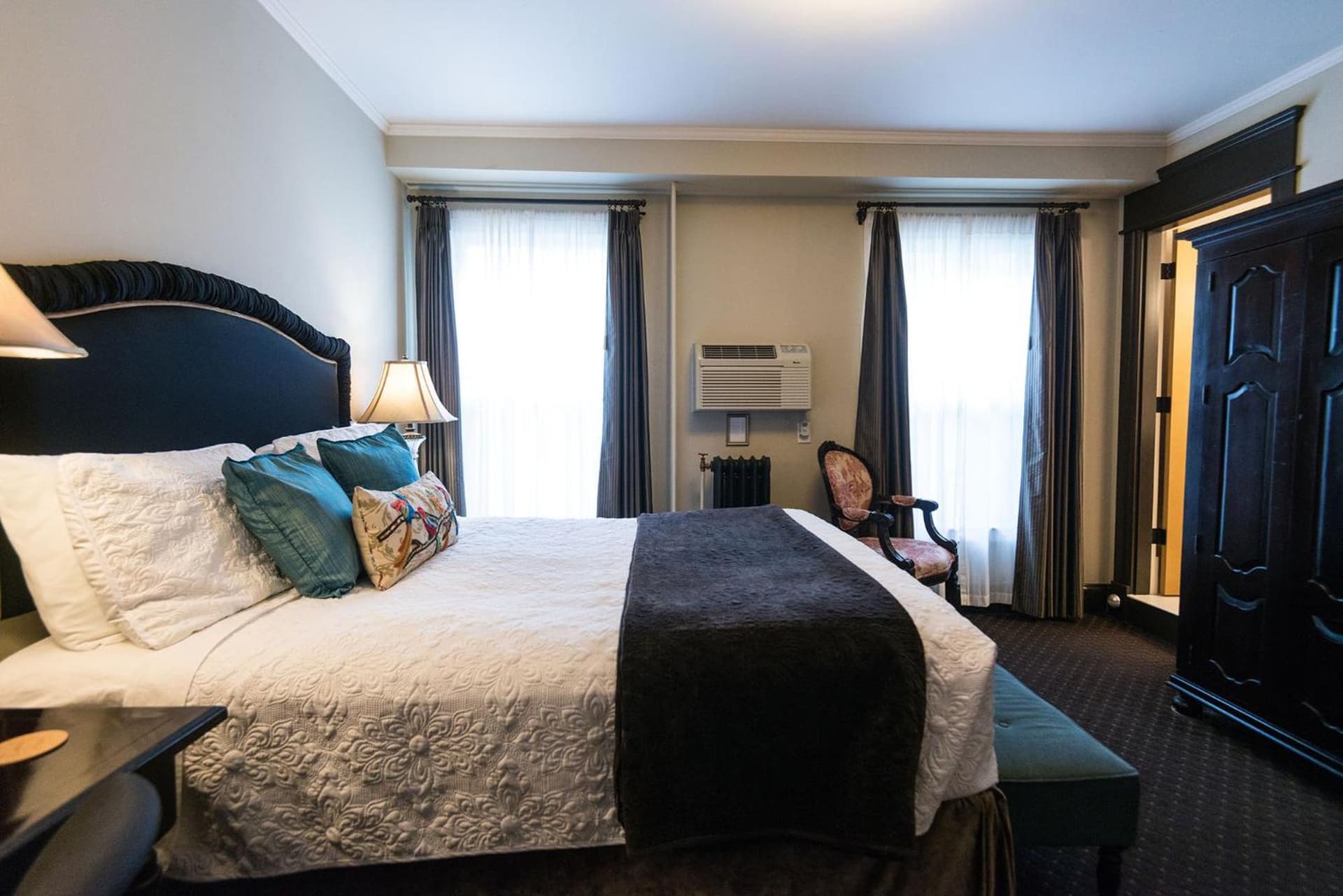 Camas Boutique Hotel gallery photo in Camas, WA — image 82
