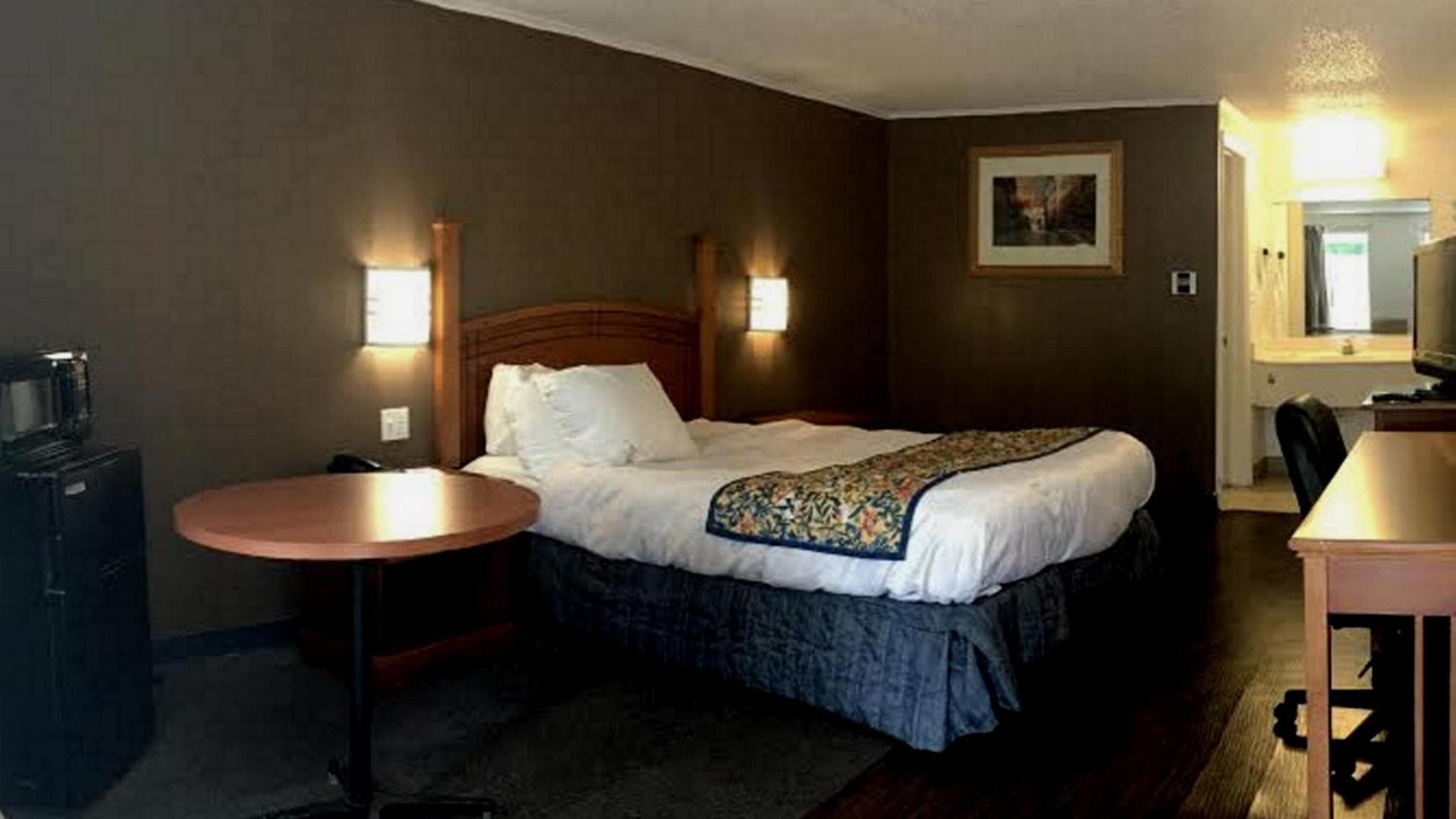 Americas Best Value Inn & Suites Jackson property views in Jackson, MI — gallery photo 3