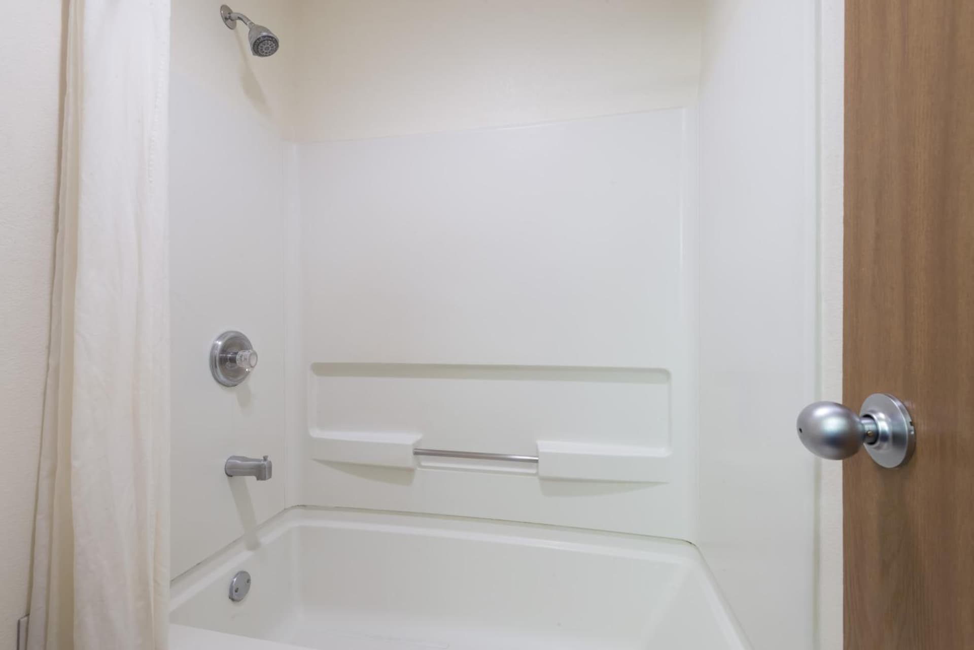 Super 8 by Wyndham Bernalillo interior in Bernalillo, NM — gallery photo 2