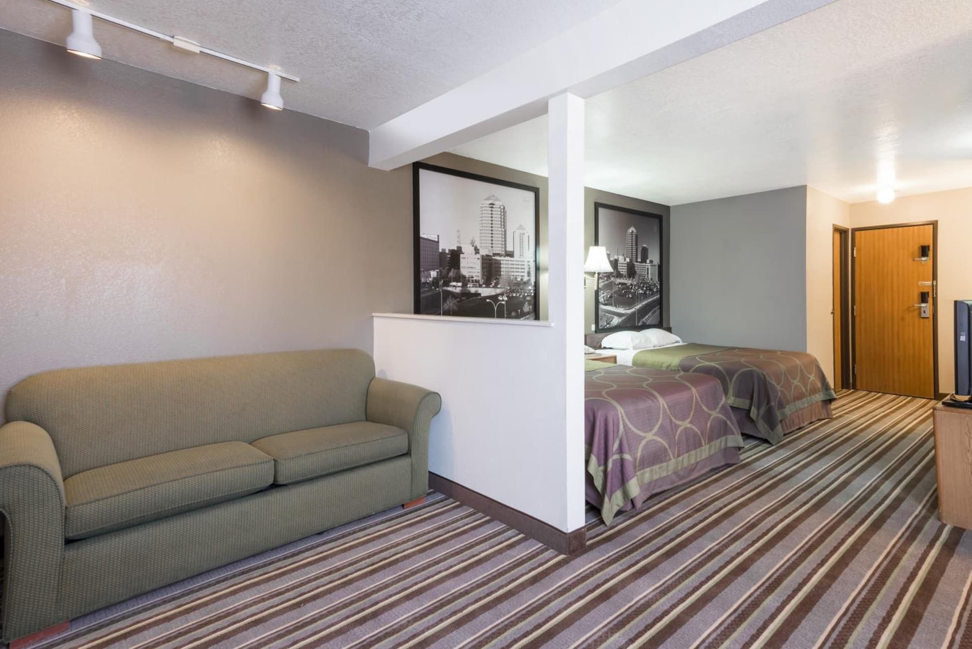 Super 8 by Wyndham Bernalillo gallery photo in Bernalillo, NM — image 26