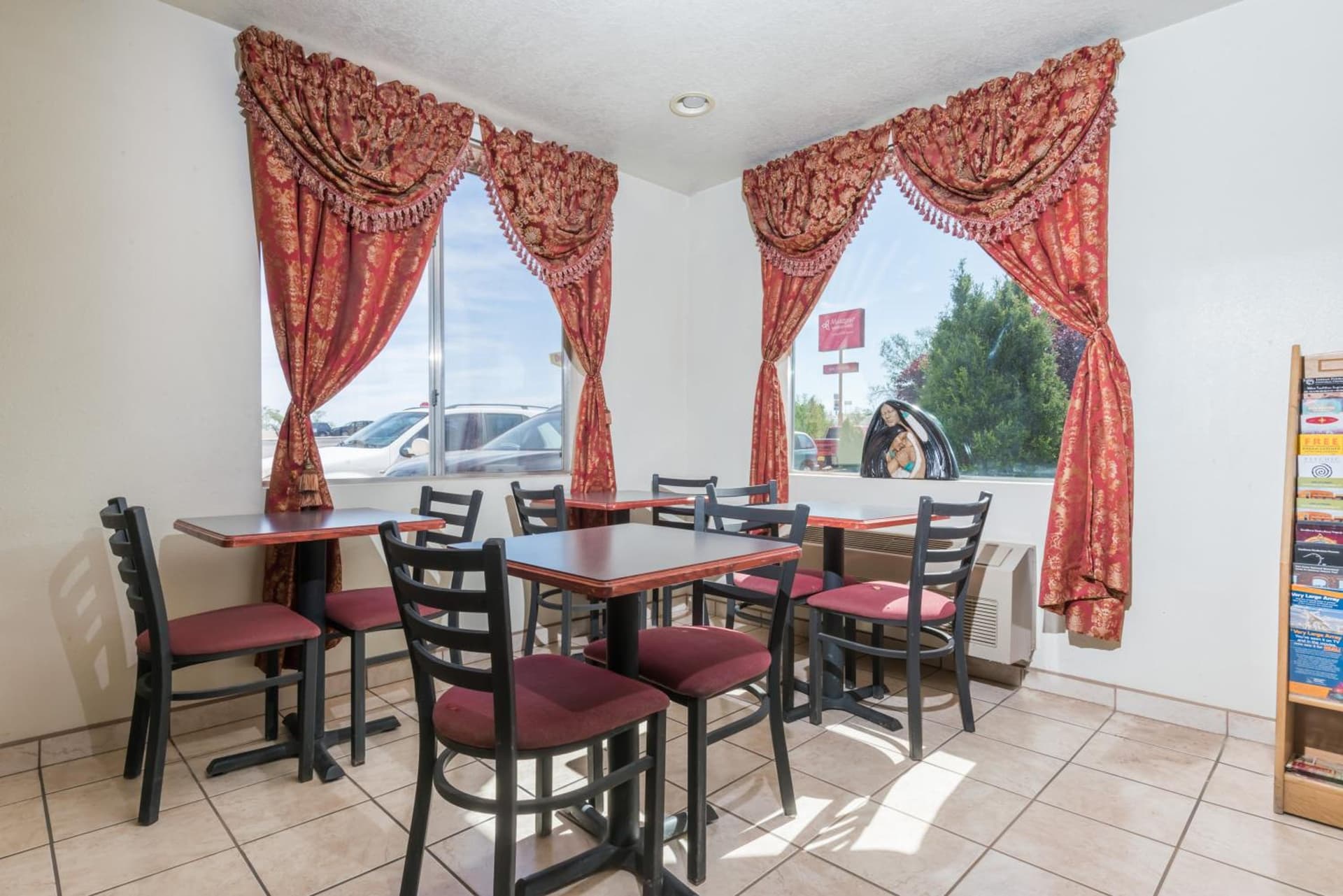 Super 8 by Wyndham Bernalillo gallery photo in Bernalillo, NM — image 10