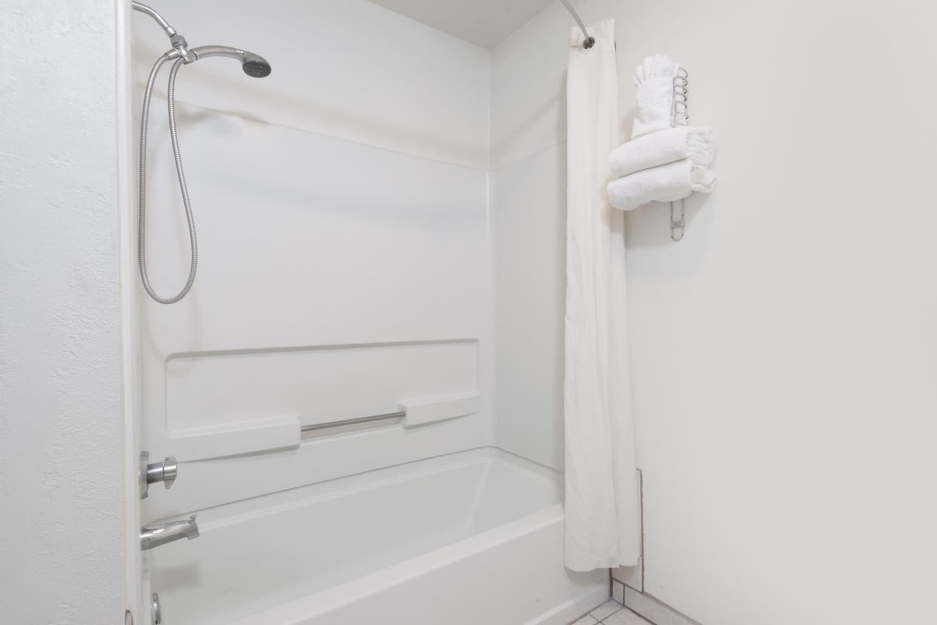 Super 8 by Wyndham Bernalillo interior in Bernalillo, NM — gallery photo 2