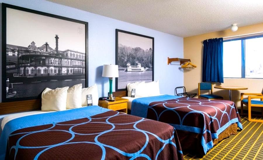 Super 8 by Wyndham Burlington interior in Burlington, IA — gallery photo 2
