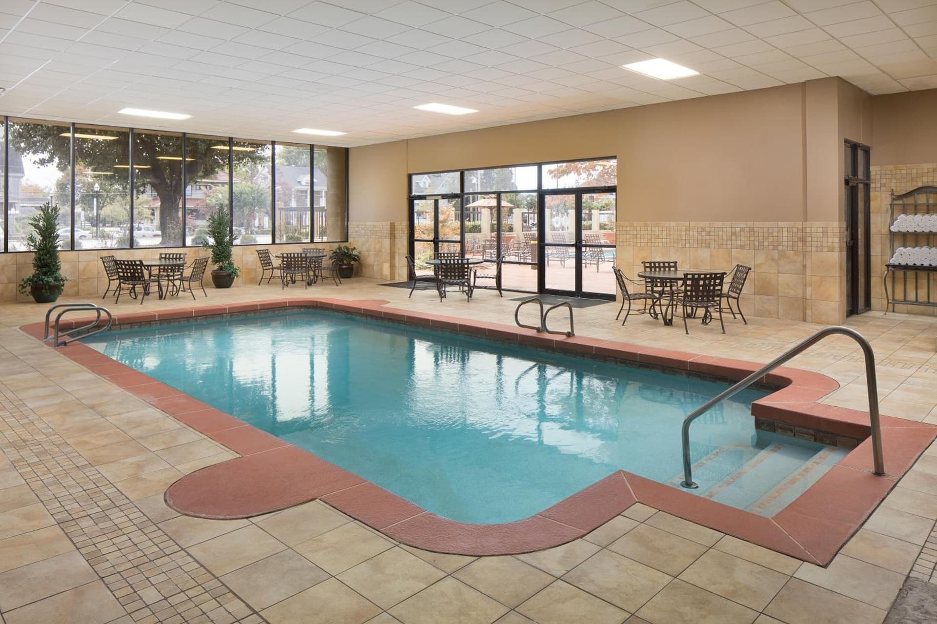 University Plaza Hotel interior in Springfield, MO — gallery photo 2