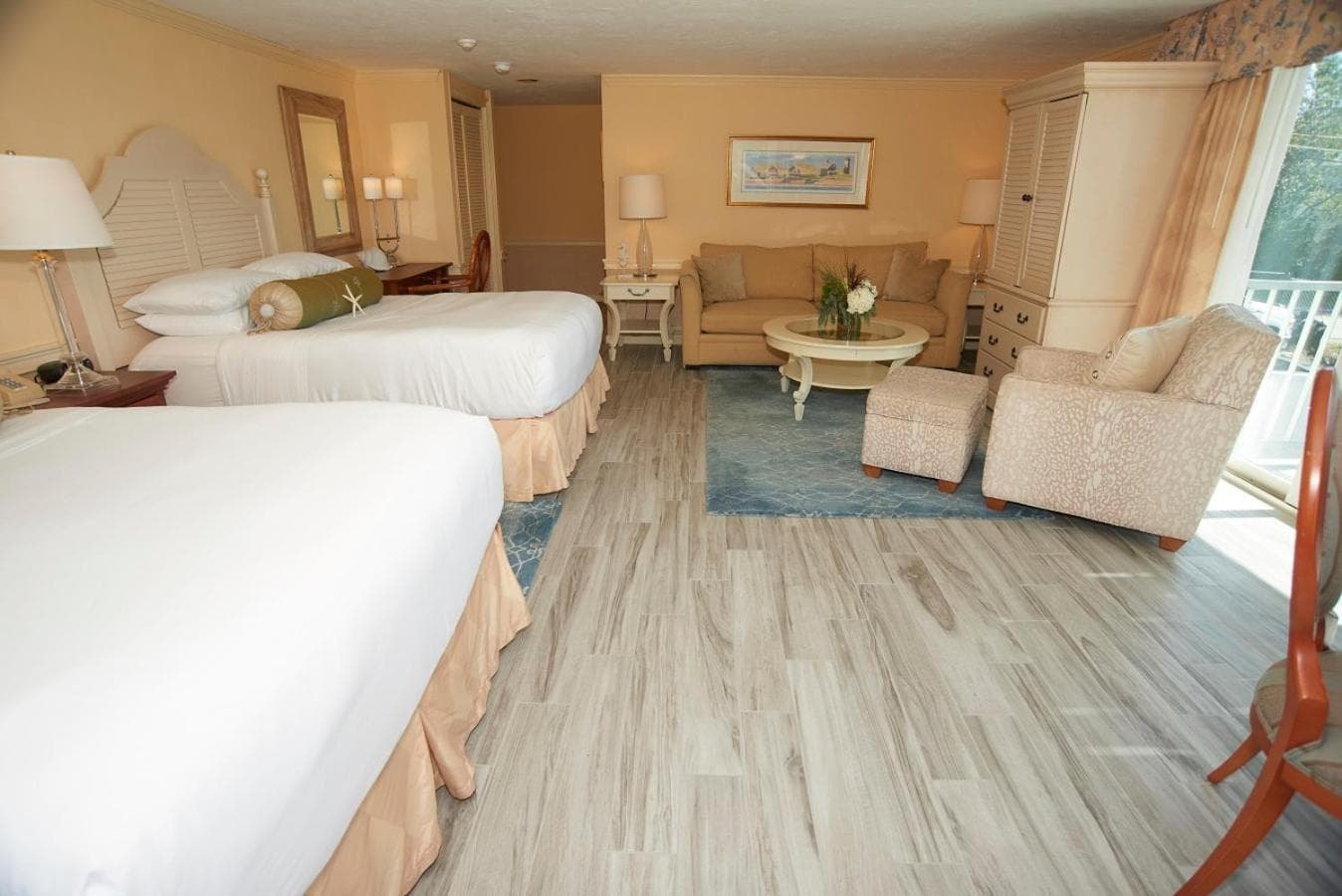 Anchor In Distinctive Waterfront Lodging gallery photo in Hyannis — image 95