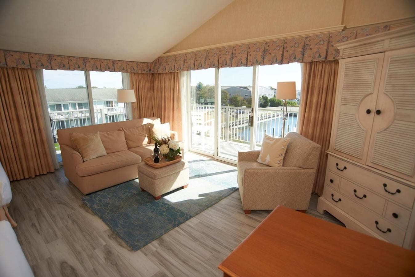 Anchor In Distinctive Waterfront Lodging gallery photo in Hyannis — image 36