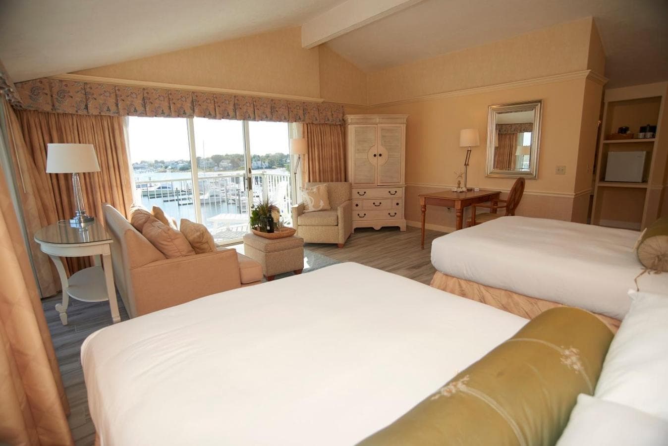 Anchor In Distinctive Waterfront Lodging gallery photo in Hyannis — image 38