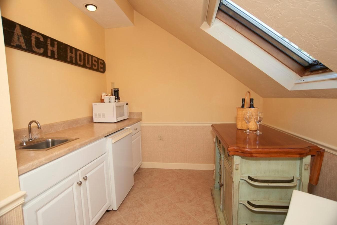 Anchor In Distinctive Waterfront Lodging gallery photo in Hyannis — image 48