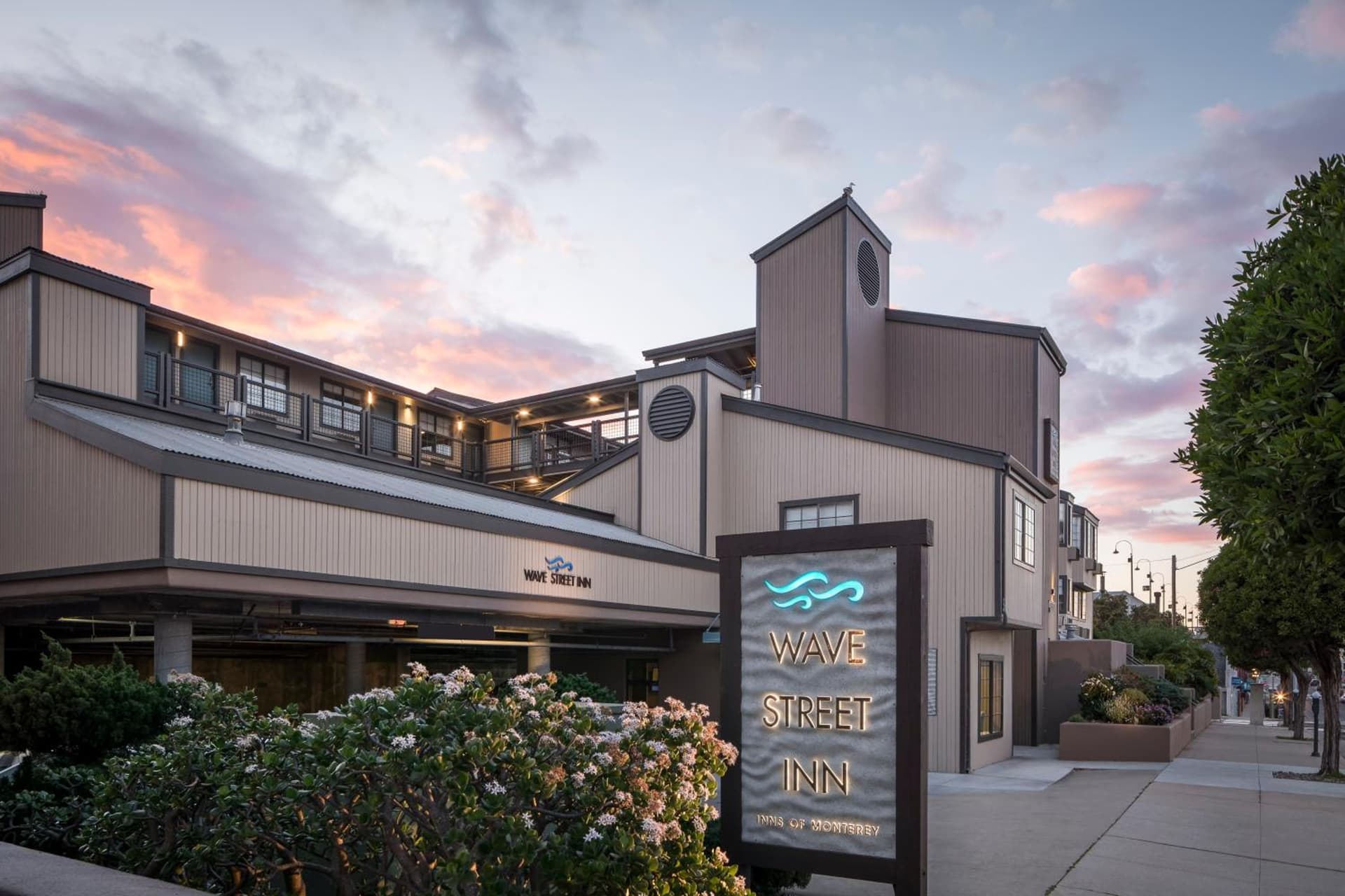 Wave Street Inn property views in Monterey, CA — gallery photo 3