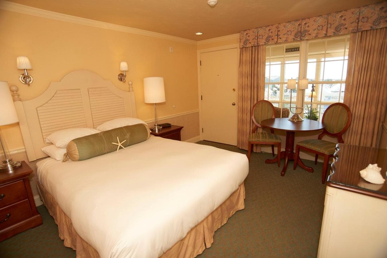 Anchor In Distinctive Waterfront Lodging gallery photo in Hyannis — image 49