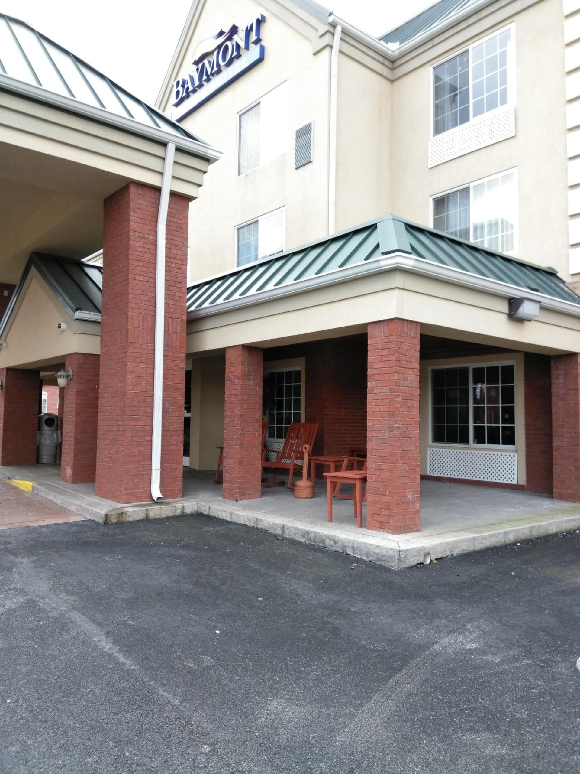 Baymont by Wyndham Clinton property views in Clinton, TN — gallery photo 3