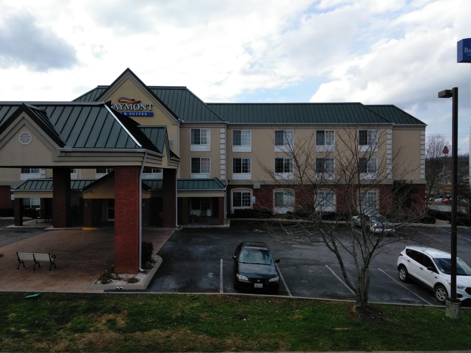 Baymont by Wyndham Clinton interior in Clinton, TN — gallery photo 2