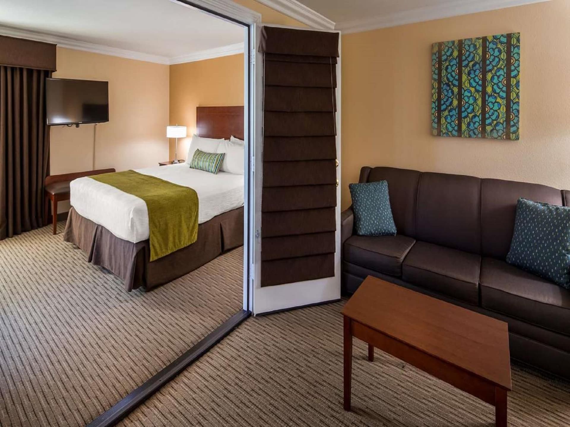 Best Western Harbour Inn & Suites Huntington - Sunset Beach gallery photo in Huntington Beach, CA — image 25