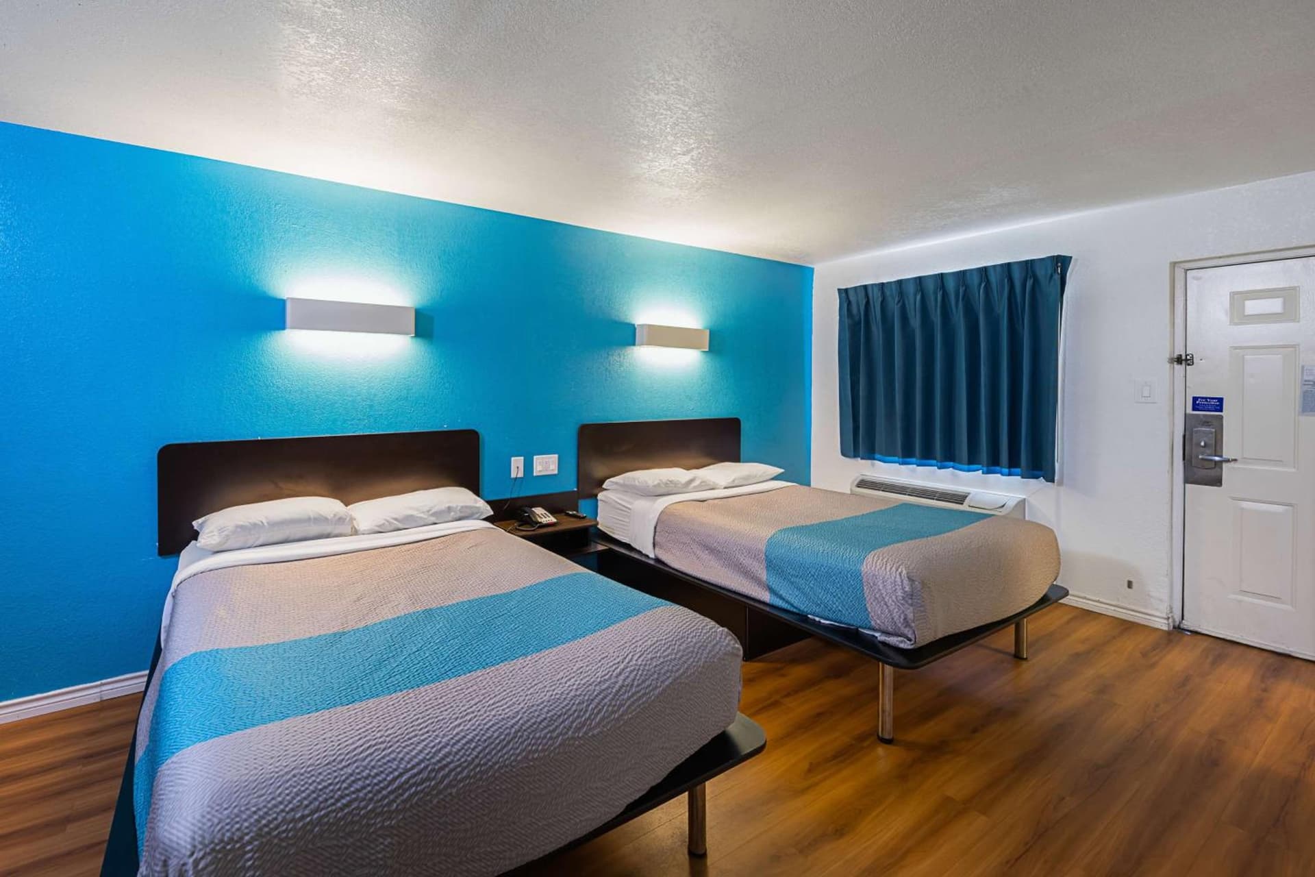 Motel 6-Grand Prairie, TX - Interstate 30 gallery photo in Grand Prairie, TX — image 7