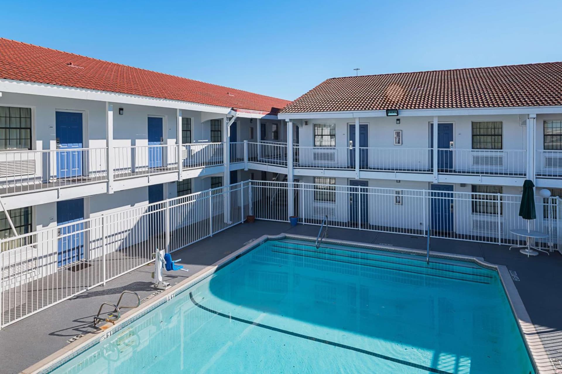 Motel 6-Grand Prairie, TX - Interstate 30 gallery photo in Grand Prairie, TX — image 11