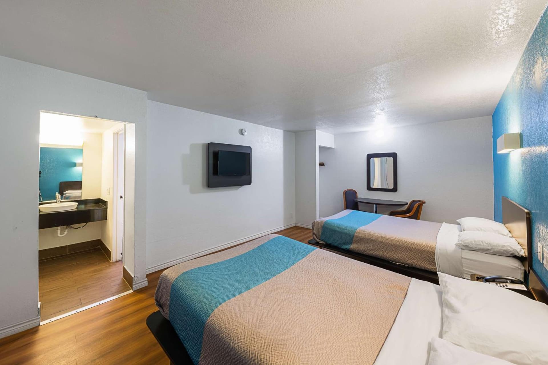 Motel 6-Grand Prairie, TX - Interstate 30 gallery photo in Grand Prairie, TX — image 16