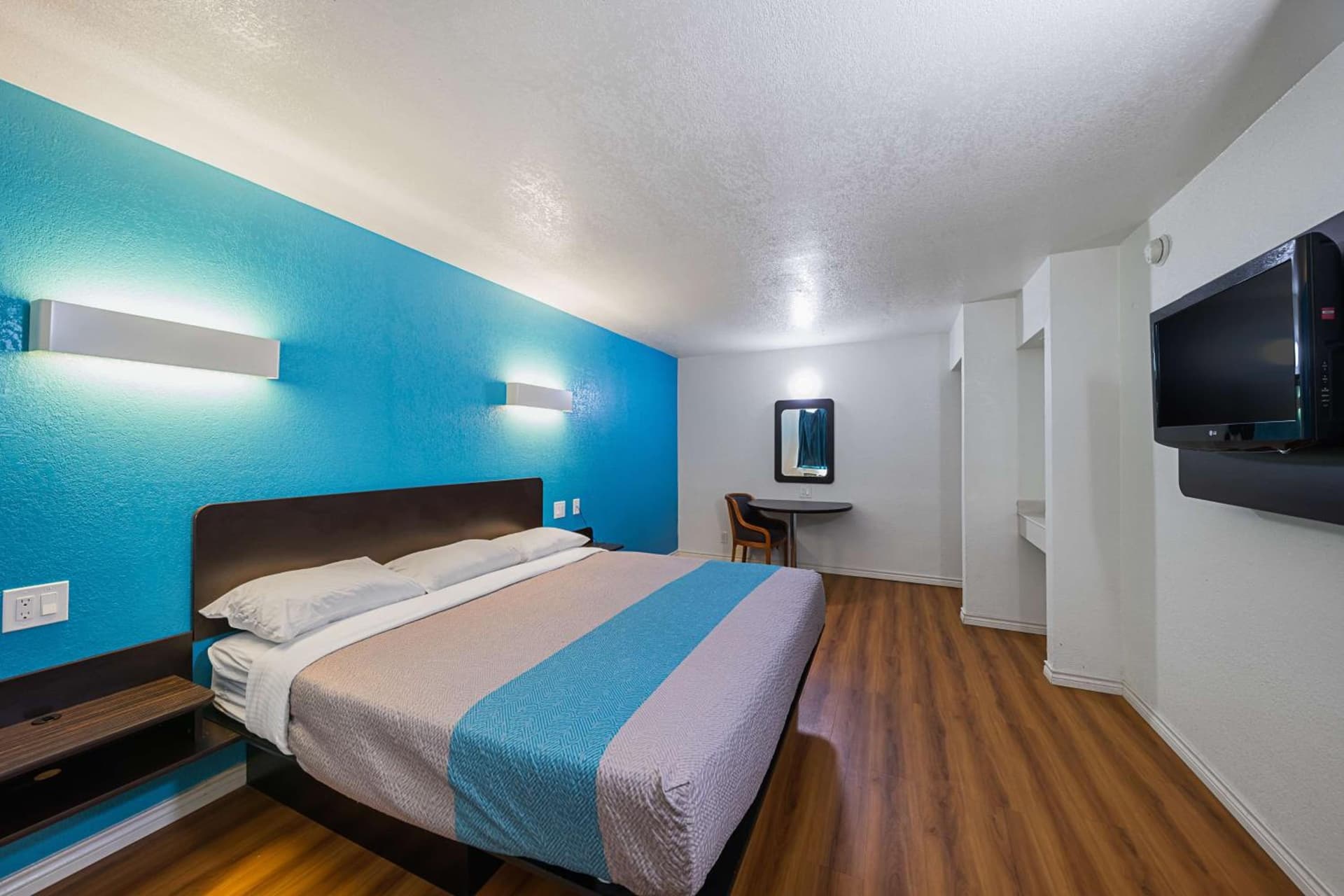 Motel 6-Grand Prairie, TX - Interstate 30 gallery photo in Grand Prairie, TX — image 9