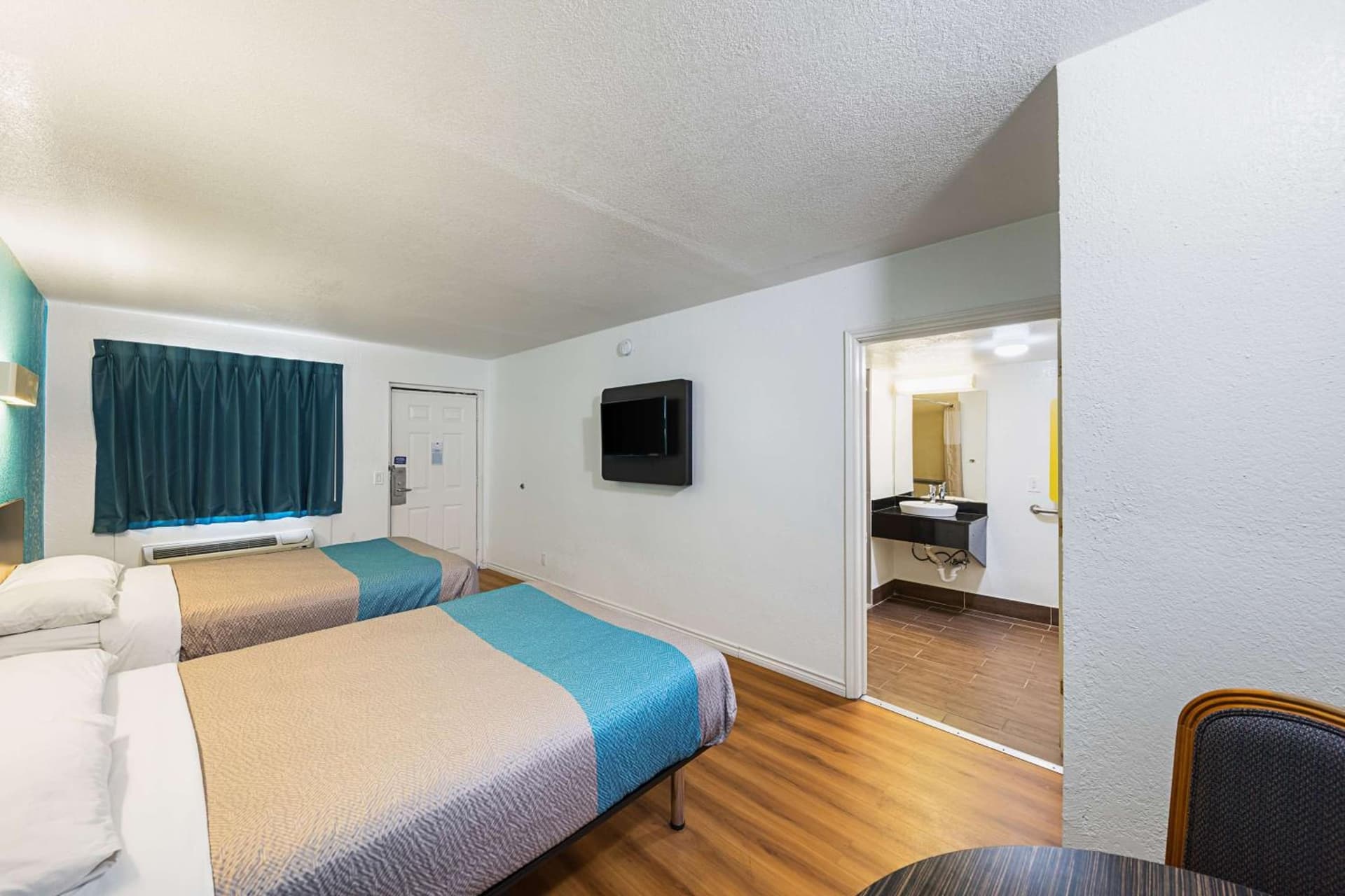 Motel 6-Grand Prairie, TX - Interstate 30 gallery photo in Grand Prairie, TX — image 21