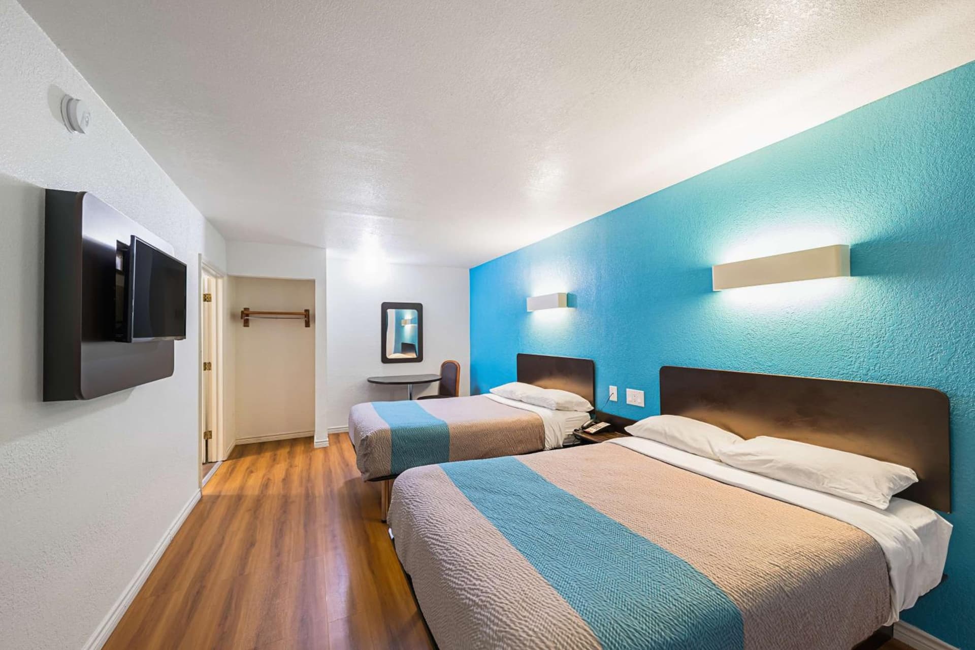 Motel 6-Grand Prairie, TX - Interstate 30 gallery photo in Grand Prairie, TX — image 17