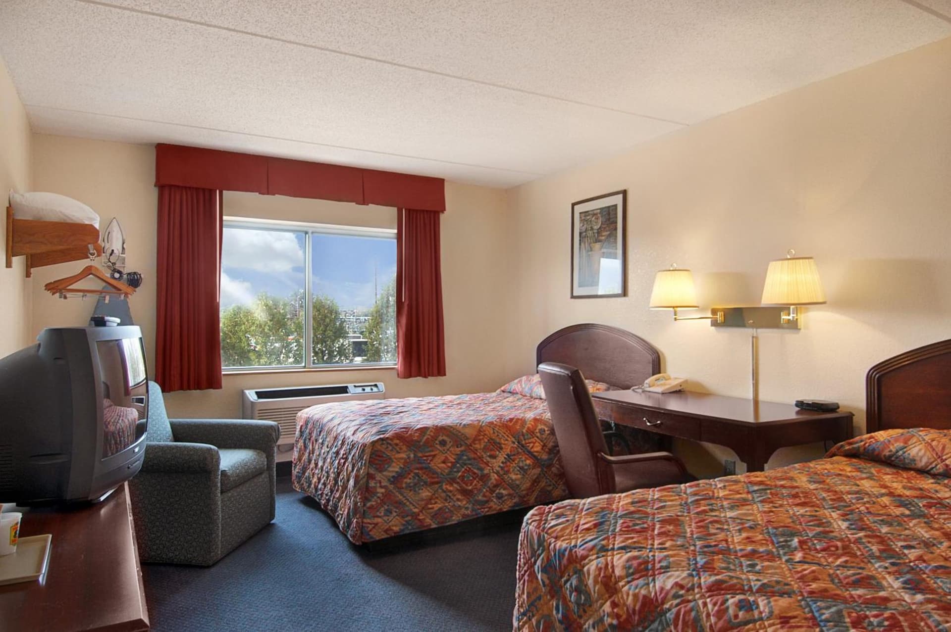 Super 8 by Wyndham Manchester Airport gallery photo in Manchester, NH — image 25