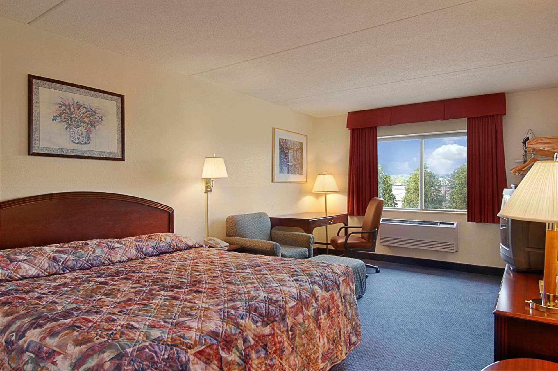 Super 8 by Wyndham Manchester Airport gallery photo in Manchester, NH — image 16