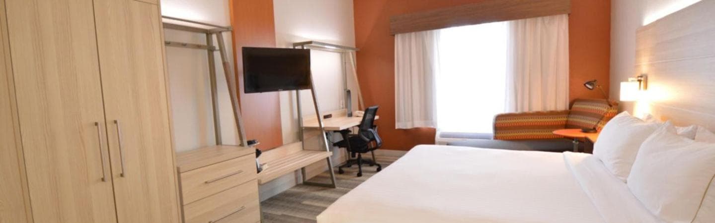 Holiday Inn Express Toledo-Oregon by IHG interior in Oregon, OH — gallery photo 2