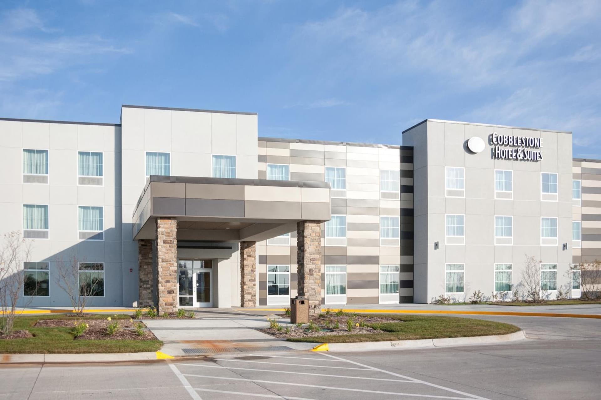 Cobblestone Hotel and Suites - Jefferson interior in Jefferson, IA — gallery photo 2