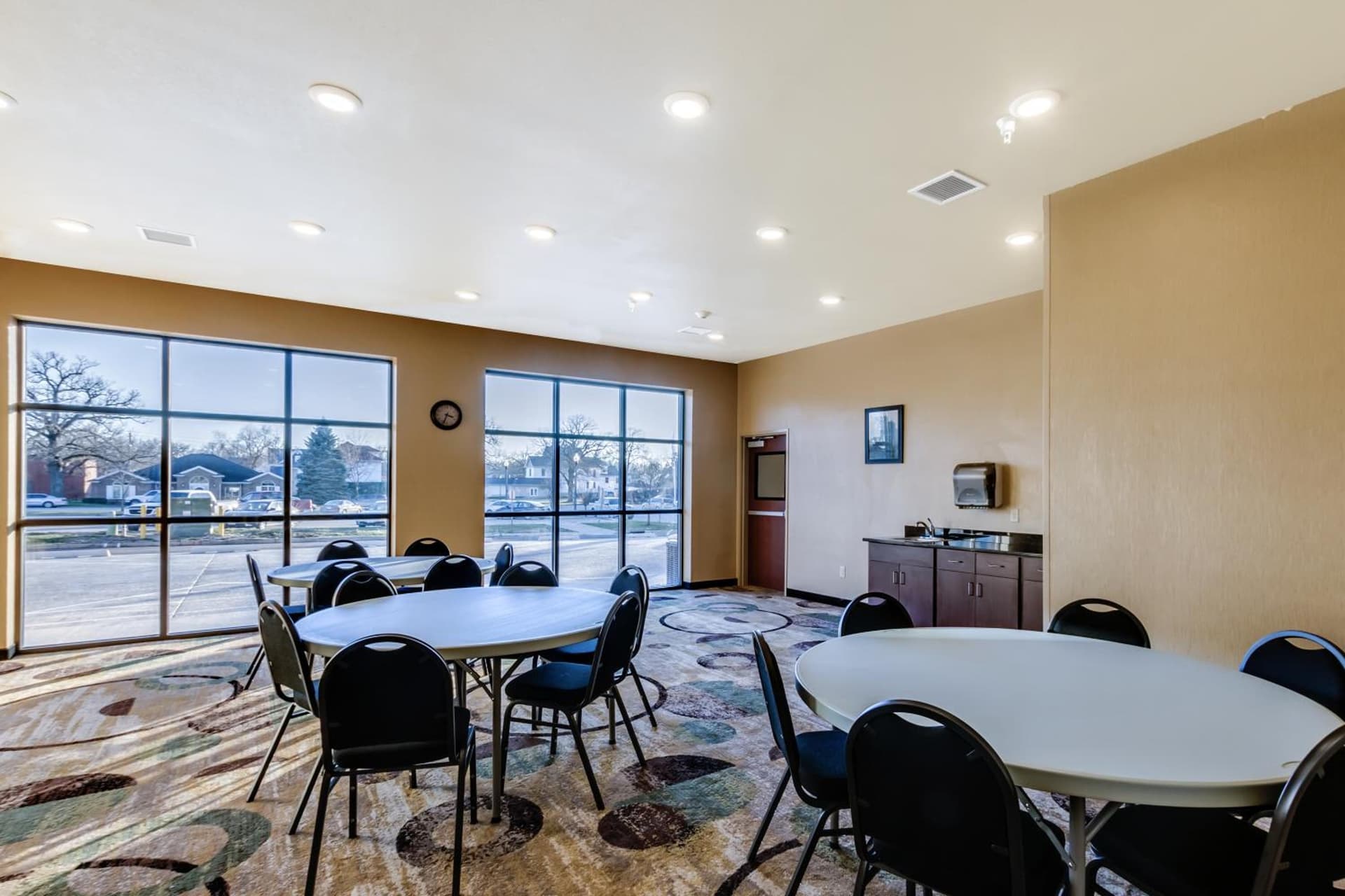 Cobblestone Inn & Suites - Waverly interior in Waverly, IA — gallery photo 2