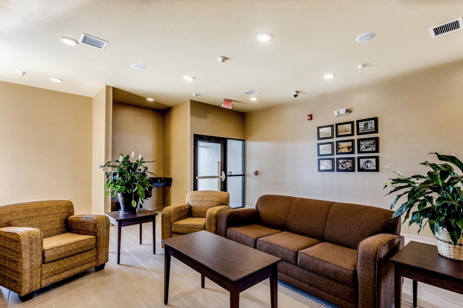 Cobblestone Inn & Suites - Waverly property views in Waverly, IA — gallery photo 3