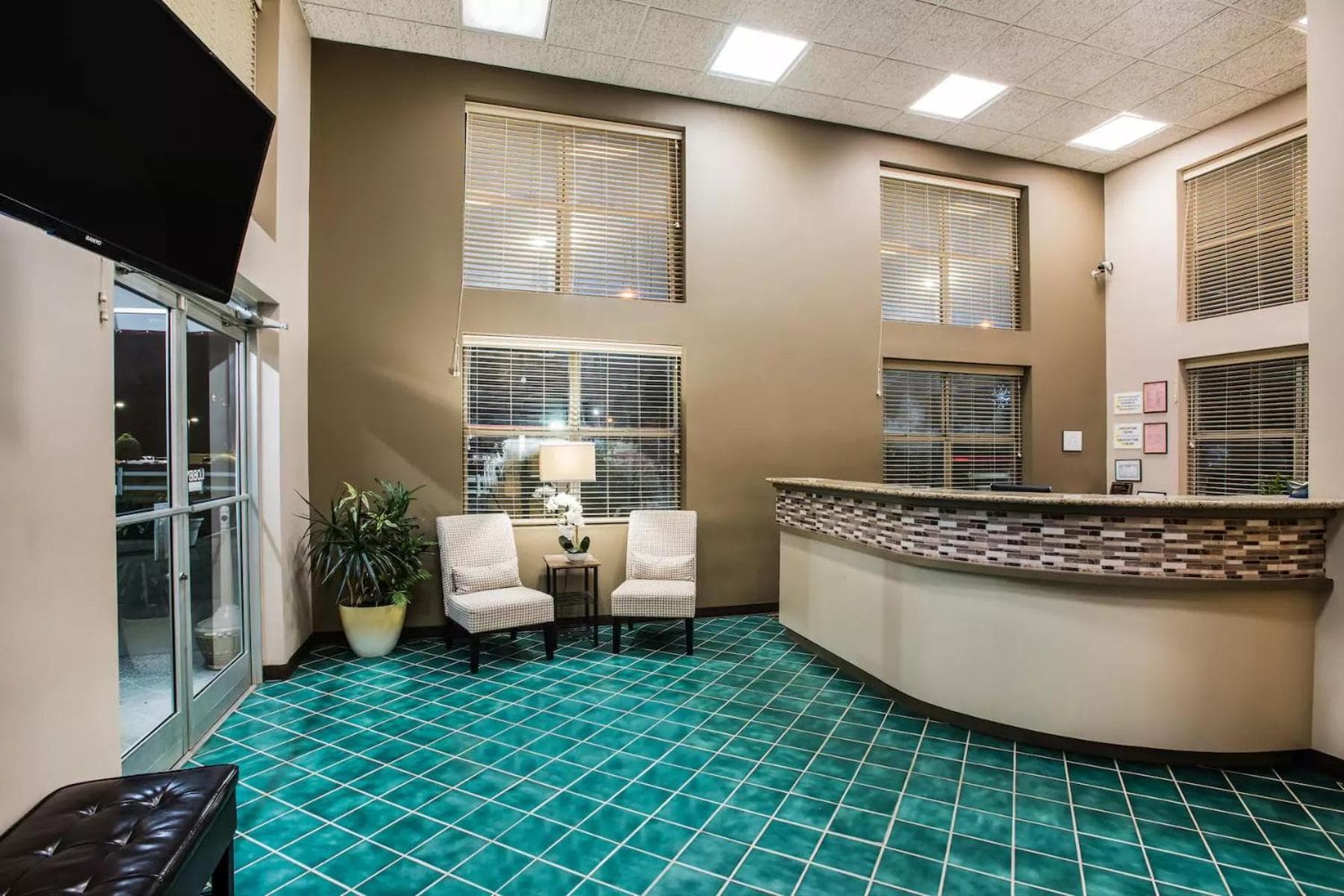 Super 8 by Wyndham Sevierville Riverside interior in Sevierville, TN — gallery photo 2