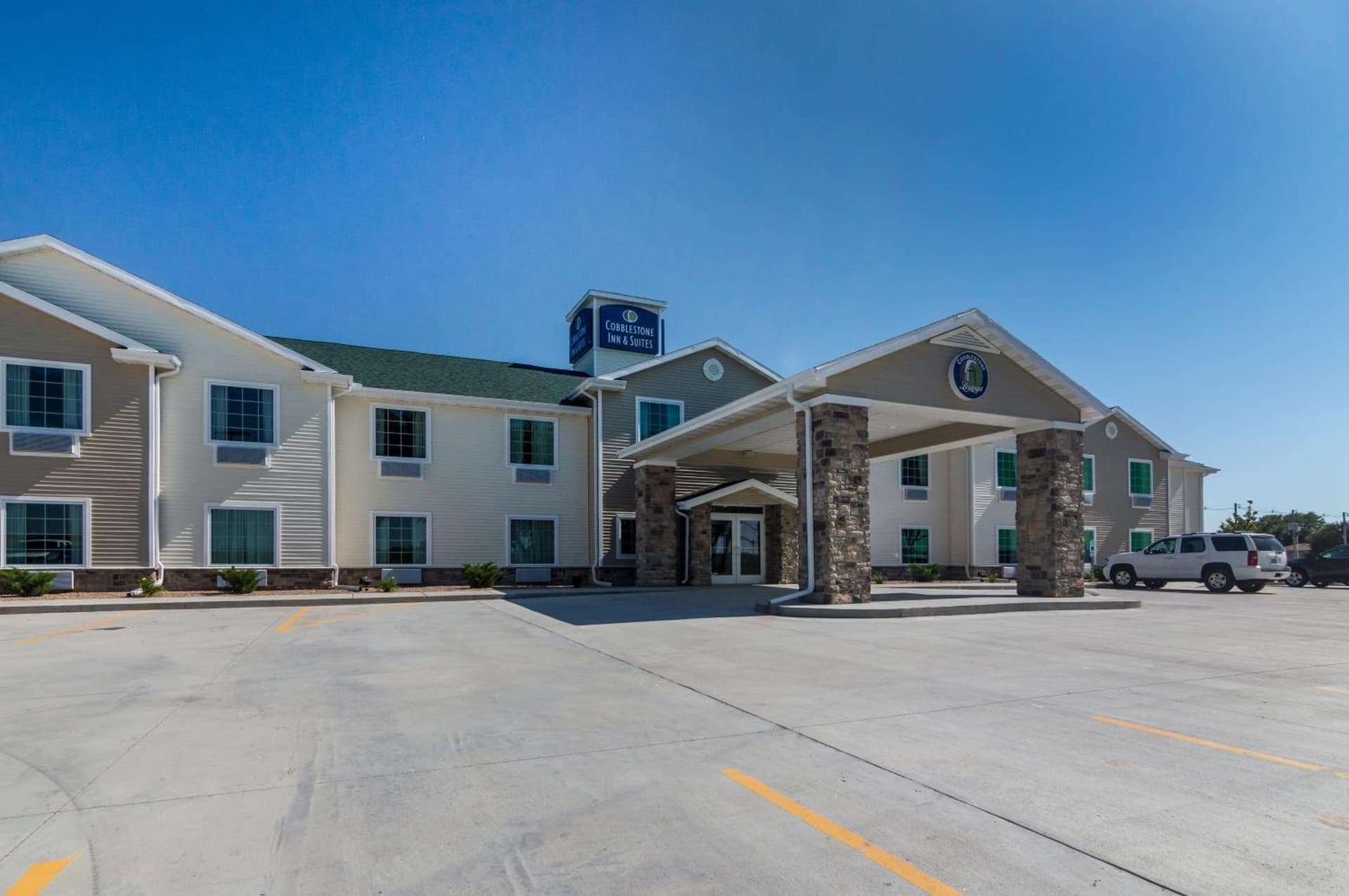 Cobblestone Inn & Suites - Lakin featured exterior or lobby in Lakin, KS — similar hotel