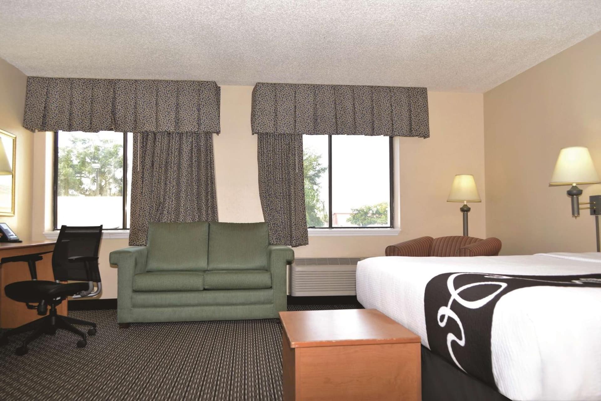 La Quinta by Wyndham Tampa Fairgrounds - Casino gallery photo in Tampa, FL — image 4