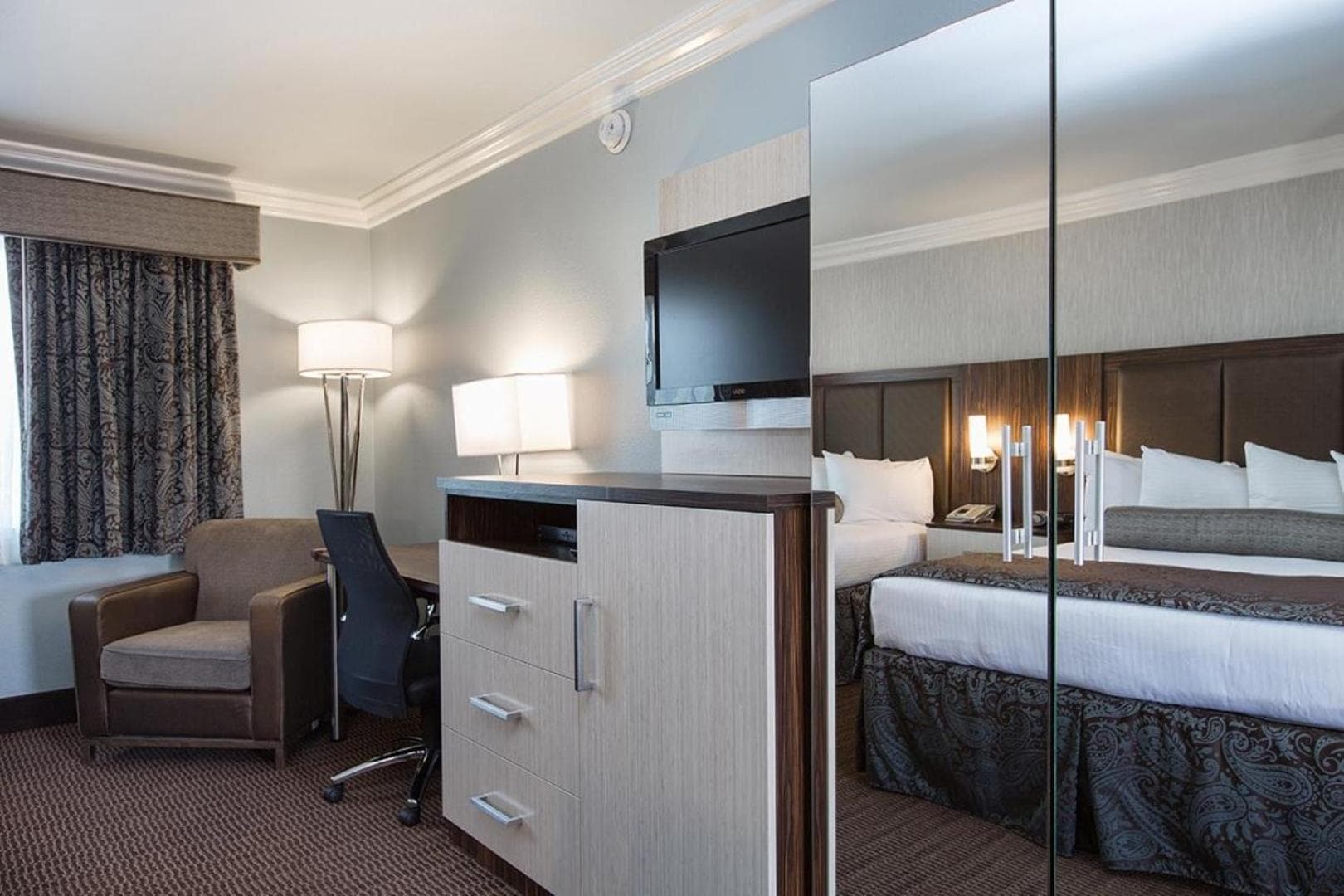 Best Western University Inn Santa Clara interior in Santa Clara, CA — gallery photo 2